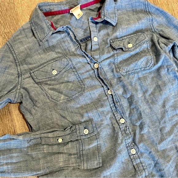 ⭐️Mossimo denim button down top - Picture 4 of 6